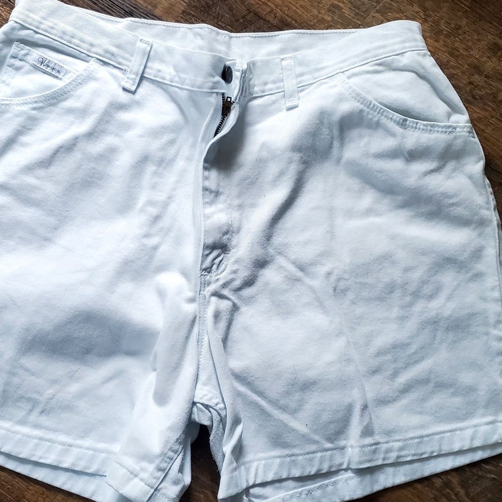 White Flat Front Casual Shorts Relaxed Fit